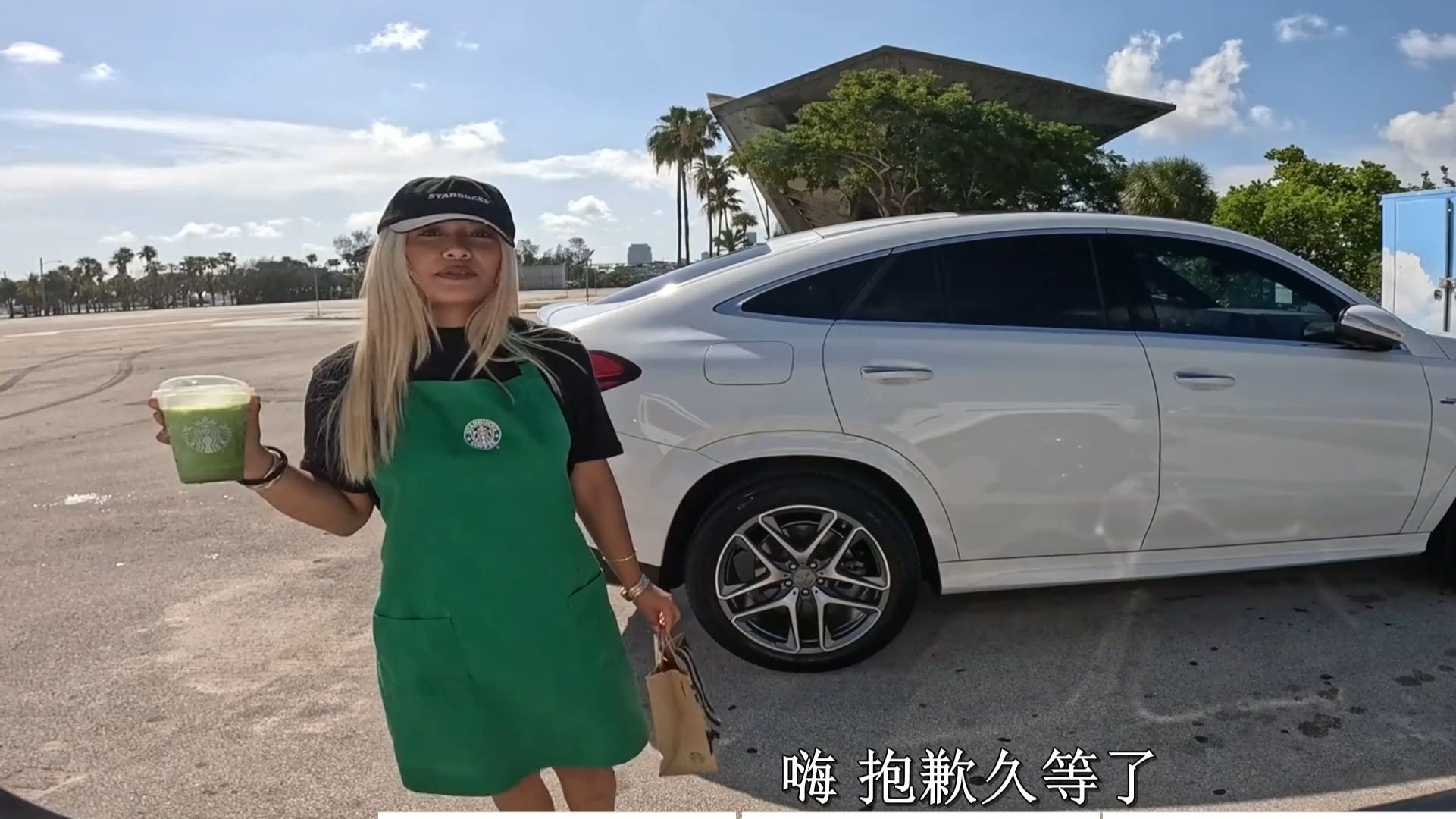 街头系列-空气刘海棕色卷发的美腿肉丝人妻